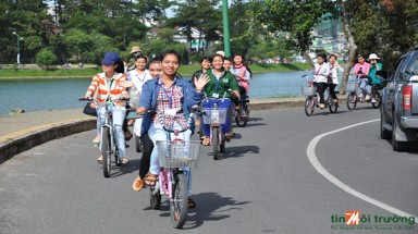  Trao tặng học bổng cho nữ sinh dân tộc tại thành phố biển Nha Trang