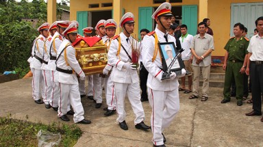   Đấu súng vây bắt tội phạm ma túy, một công an hi sinh