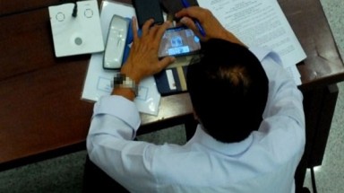 "Đại biểu chơi game như thế là đã tự bãi nhiệm mình..."