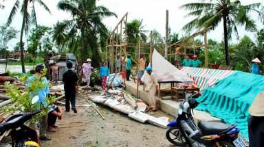  Cần Thơ: Lốc xoáy cuốn sập, tốc mái trên 100 nhà dân