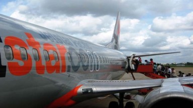 Jetstar thay đổi lịch trình vì chim va vào máy bay