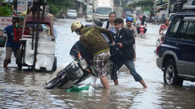  Mưa Sài Gòn, ngập riết thành quen !