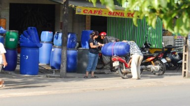   Đồng Nai: Thùng chứa hóa chất độc hại được bán dùng chứa nước sinh hoạt