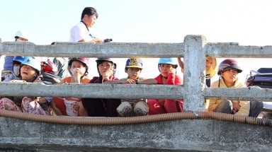  Tàu Trung Quốc dùng súng bắt giữ ngư dân
