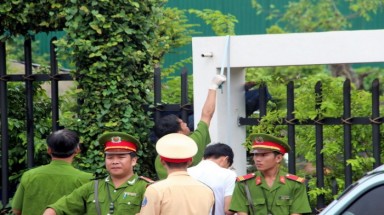  Nỗi đau nhân đôi bởi sự tàn bạo của truyền thông, cộng đồng mạng