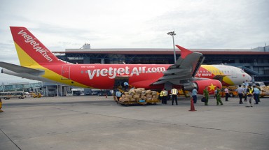 Cục Hàng không Việt Nam thông tin về việc bắt giữ hai nhân viên trộm cắp điện thoại của khách
