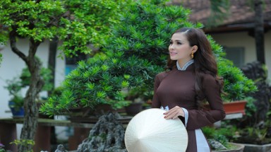  Bộ ảnh DVĐA Thùy Trang đẹp nền nã trong trang phục áo dài của NTK Việt Hùng