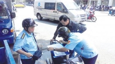  TPHCM: Thiếu nhà vệ sinh, phạt tiền người tiểu bậy