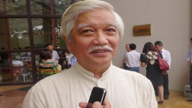   "Việt Nam nên có hai mẫu lễ phục"