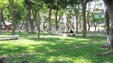  Cuối tuần Nam bộ mưa rào, Bắc bộ trời hửng nắng
