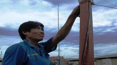 Bão sau lưng nhưng vệ tinh báo thời tiết tốt !