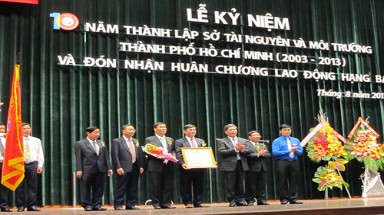    Sở Tài nguyên và Môi trường TP HCM nhận Huân chương Lao động