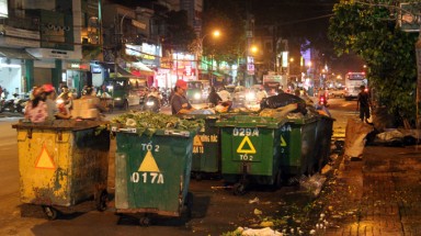  TP.HCM: Dân sống gần nơi gom rác “kêu trời”!