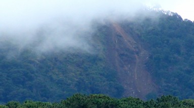  Đà Lạt: Núi Lang Biang bị sạt lở nghiêm trọng