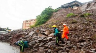     Hồng Kông "tê liệt" vì siêu bão số 7