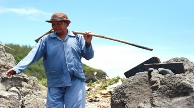  30 năm tình nguyện làm sạch bãi biển