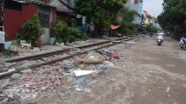  Chung sống cùng con đường rác