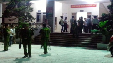   Thanh Hoá: Cảnh sát dùng súng khống chế kiểm lâm