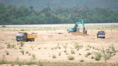  Một doanh nghiệp bị phạt 70 triệu đồng do khai thác cát trái phép