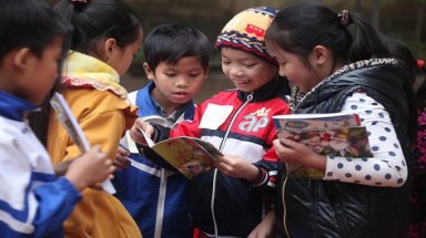  Hoà Bình: Học sinh dân tộc đến với chương trình “Trái đất xanh, môi trường sạch”