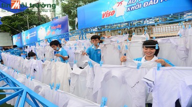  Ngày hội thu gom và giặt sạch áo trắng đồng phục cũ tặng học sinh, sinh viên