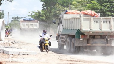  TP HCM: Dân quận 9 khốn khổ với bụi công trình