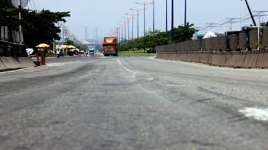  Sau hai lần sửa chữa, cầu vượt thép đầu tiên của TP HCM lại bị lún