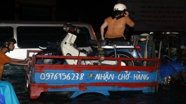 Ảnh hài hước Sài Gòn mùa nước ngập 
