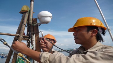  Tiền Giang lắp đặt thiết bị kết nối vệ tinh cho tàu cá 