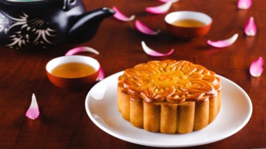  Học làm bánh trung thu ở trường Quản Lý Khách Sạn Việt Úc 