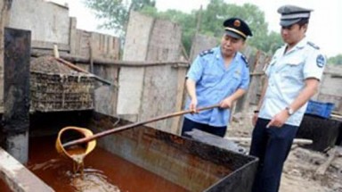 Trung Quốc xét xử vụ bê bối dầu bẩn 