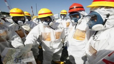 Thủ tướng Nhật Bản hối thúc dỡ hai lò phản ứng Fukushima