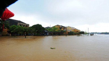  Hội An: Đô thị cổ ngập chìm trong nước lũ