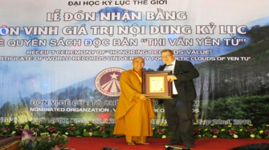  Tôn vinh giá trị cuốn sách độc bản "Thi Vân Yên Tử"