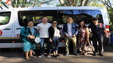  Sang Nam Phi để tìm hiểu về hậu quả của nạn tiêu thụ sừng tê giác
