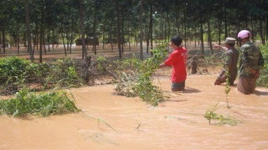  Mưa nhiều gây ngập lụt ở thị xã Đồng Xoài - Bình Phước