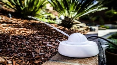  Robot tưới cây tự động