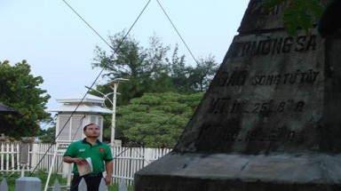  Vững vàng bám biển canh trời nơi đầu sóng