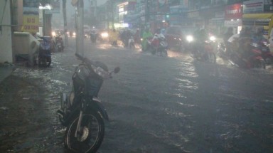   Mưa chiều 6/9, khắp Sài Gòn thành sông