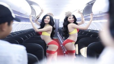  Vietjet Air mời Ngọc Trinh chụp bikini: Mua vui để sinh tồn?