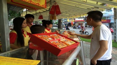  Bánh Trung thu đã bắt đầu... "đại hạ giá"
