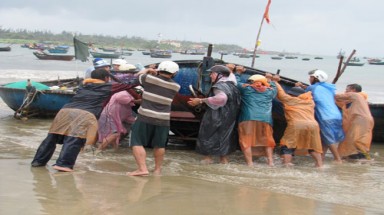  Thời tiết ngày 15 tháng 9:Miền Trung mưa giảm dần, mưa dông mạnh trên nhiều vùng biển