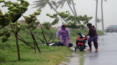   Bão chưa vào, Đà Nẵng đã có thiệt hại
