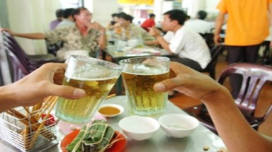   Chuyện uống bia và lạm quyền