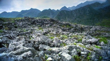   Bãi đá Mặt trăng "độc nhất vô nhị" trên cao nguyên đá Hà Giang