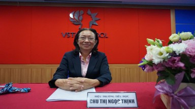   Hiệu trưởng Trường Vstar nói gì về vụ "Mẹ chê cà vạt xấu, con bị đuổi học"?