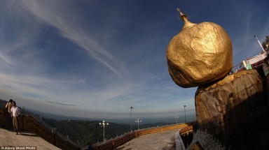  Tảng đá vàng linh thiêng ở Myanmar