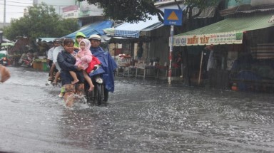   Ngập đường, kẹt xe là chuyện của chính quyền?