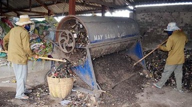  Thu lợi hàng trăm triệu đồng từ chế tạo máy xử lỷ rác thải