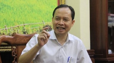   Lo cho dân hay chứng minh không có bồ, việc nào bảo vệ uy tín Bí thư?
